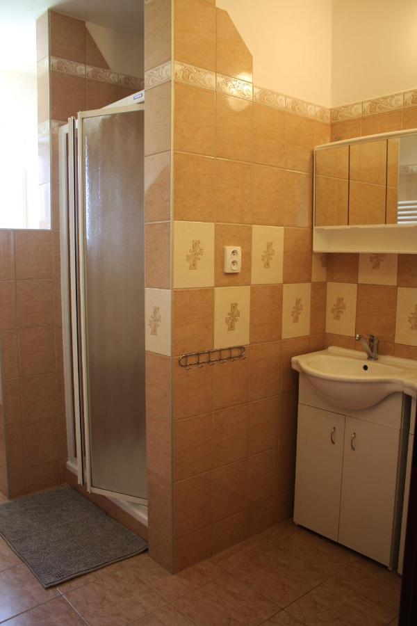 Apartmany Fialka Касперске Хори Екстериор снимка
