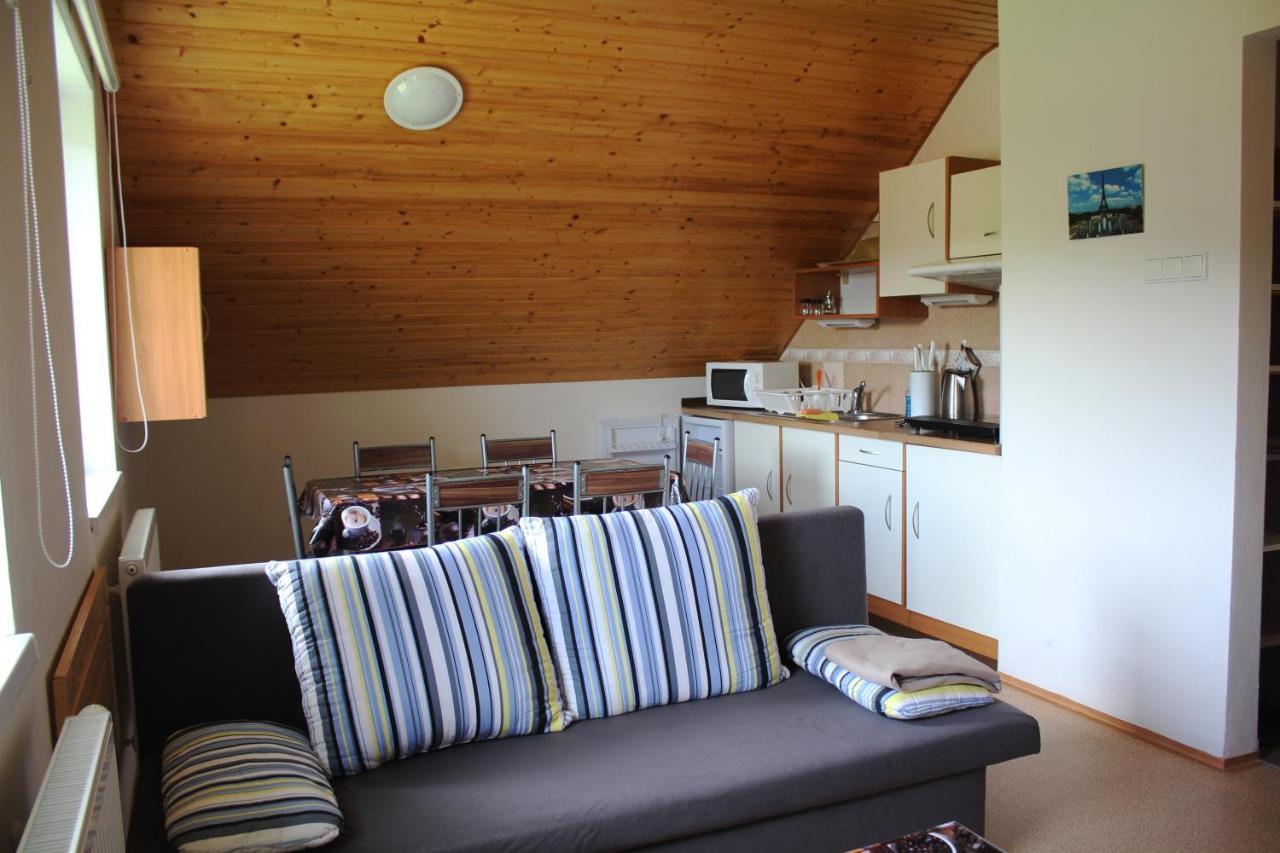 Apartmany Fialka Касперске Хори Екстериор снимка